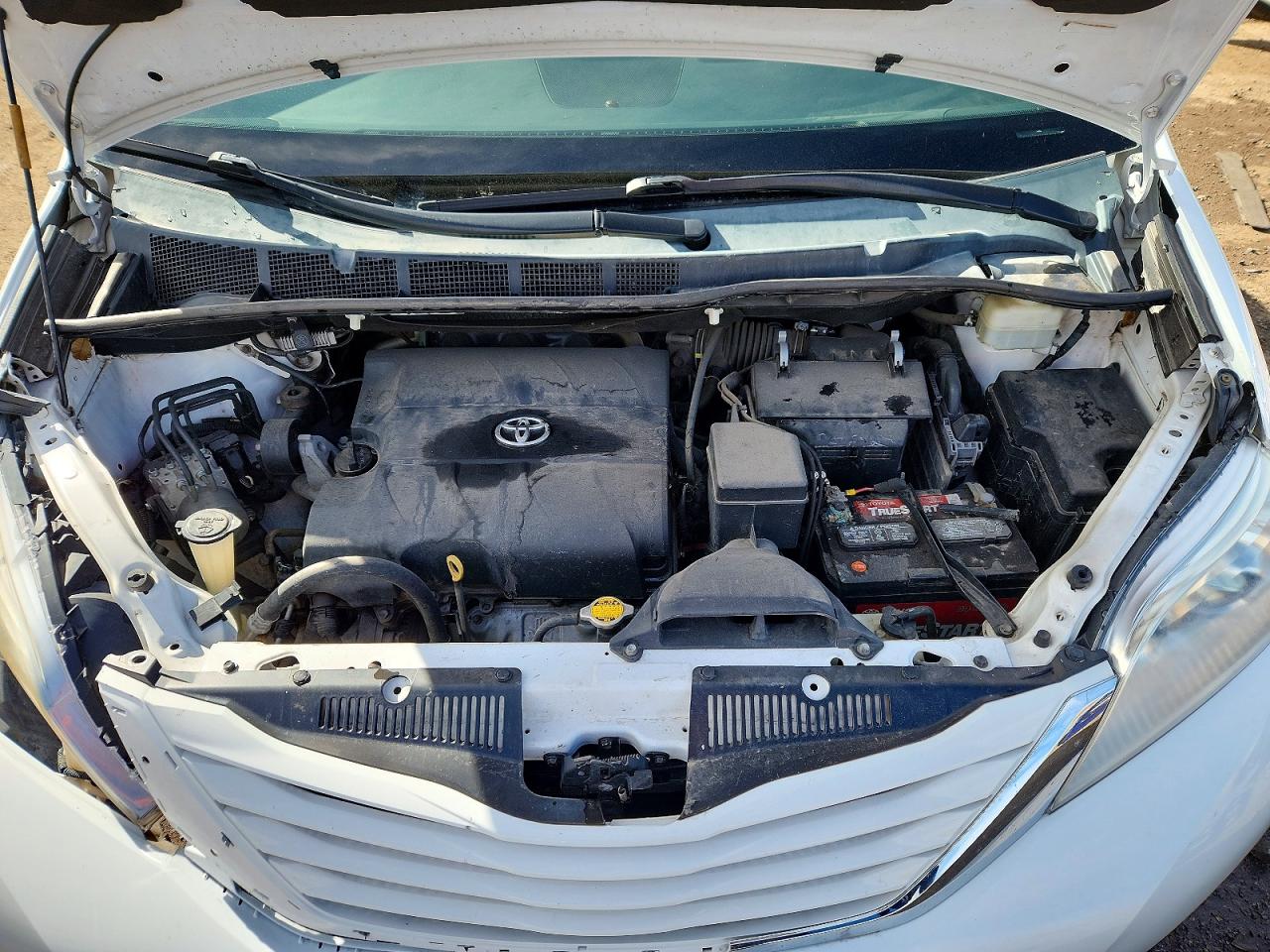 2015 TOYOTA SIENNA LE 8-PASSENGER photo 34