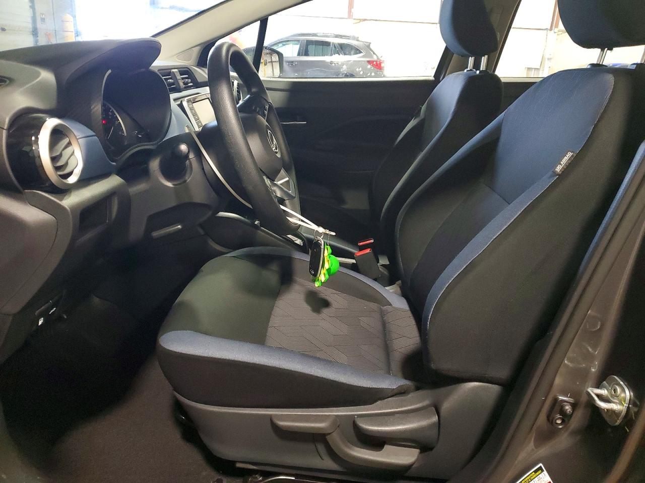 2025 NISSAN VERSA SV photo 7