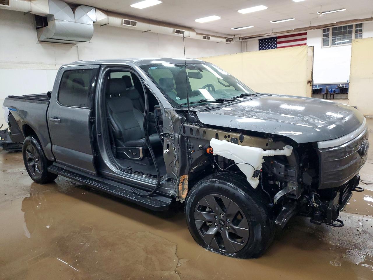 2023 FORD F150 LIGHTNING PRO photo 4