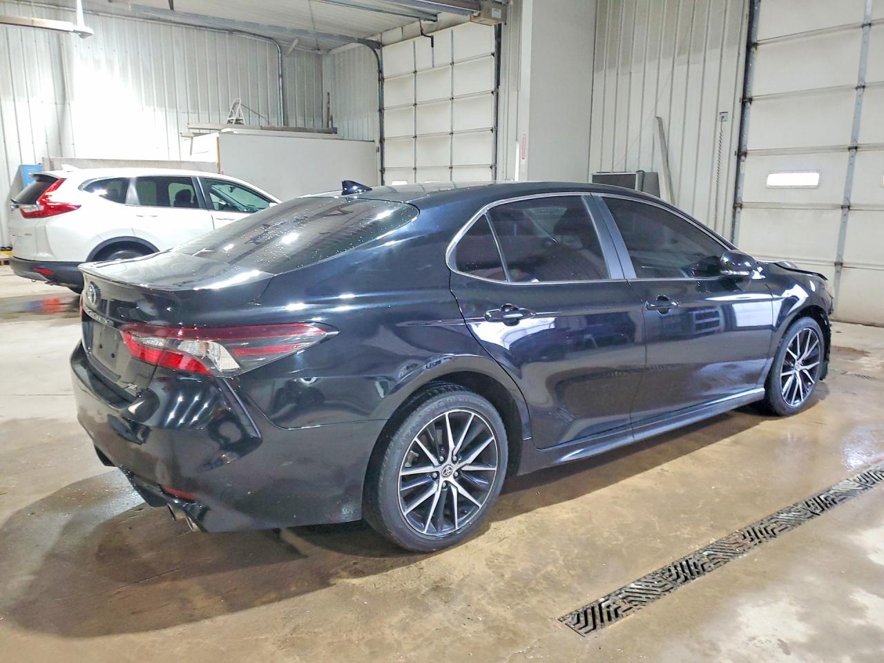 2022 TOYOTA CAMRY SE photo 3