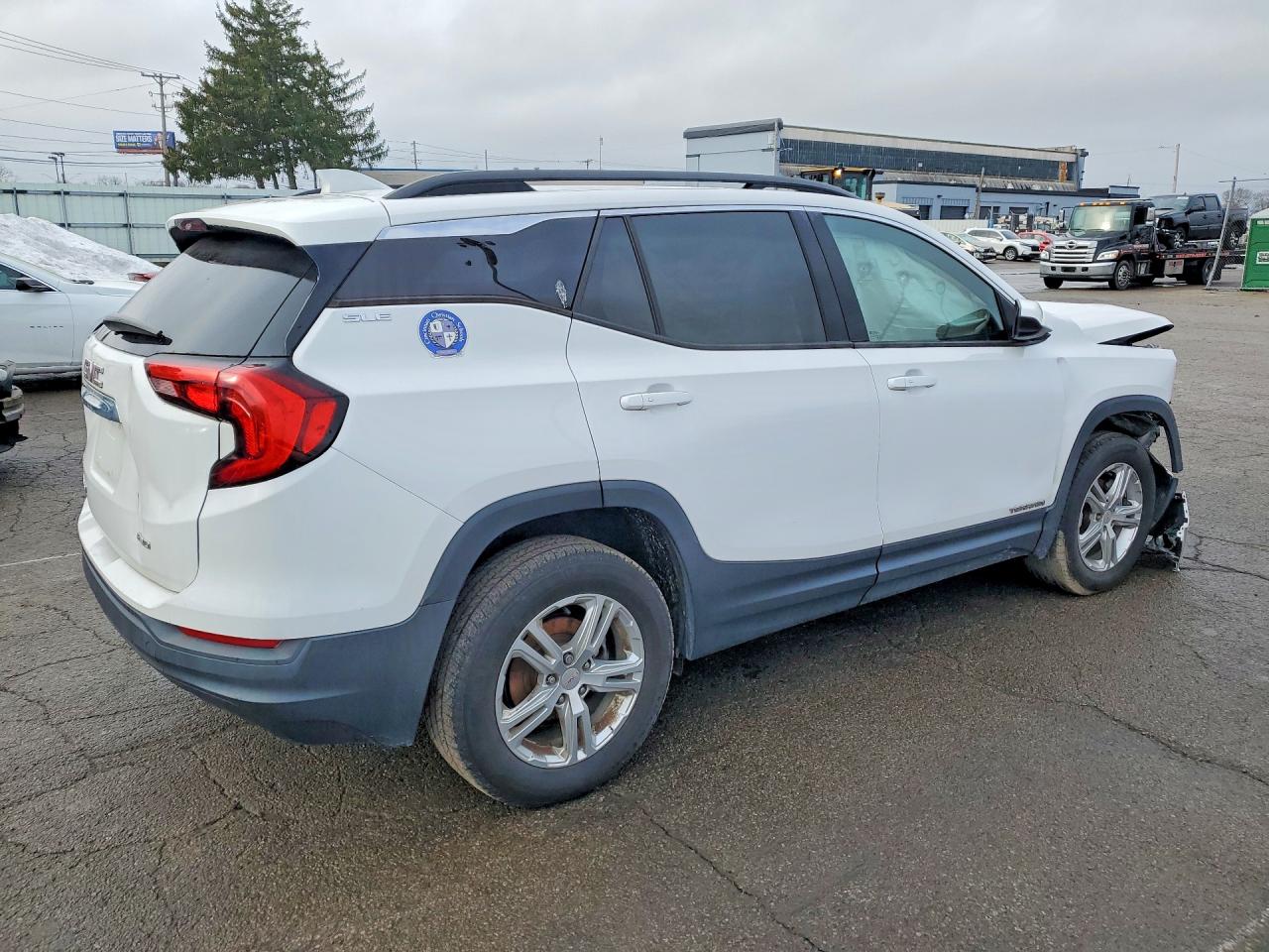 2018 GMC TERRAIN SLE photo 3