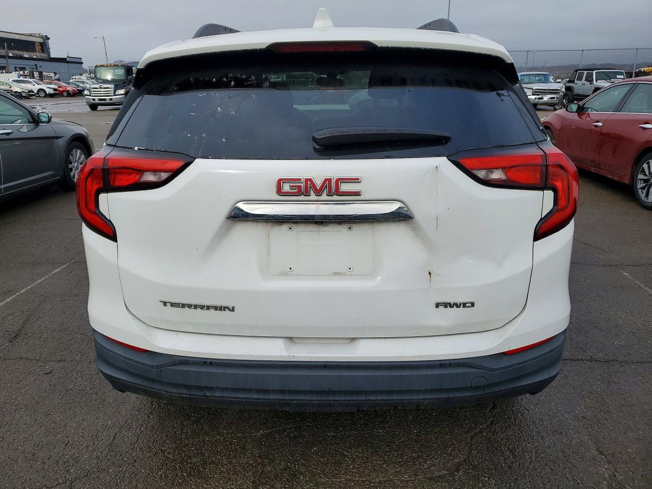 2018 GMC TERRAIN SLE photo 6