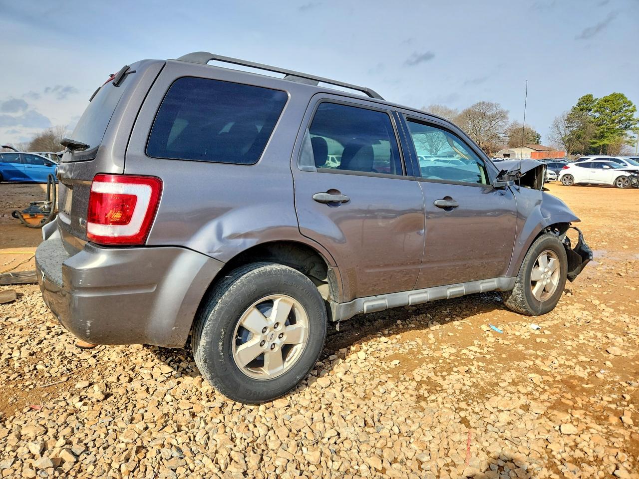 2011 FORD ESCAPE XLT photo 3