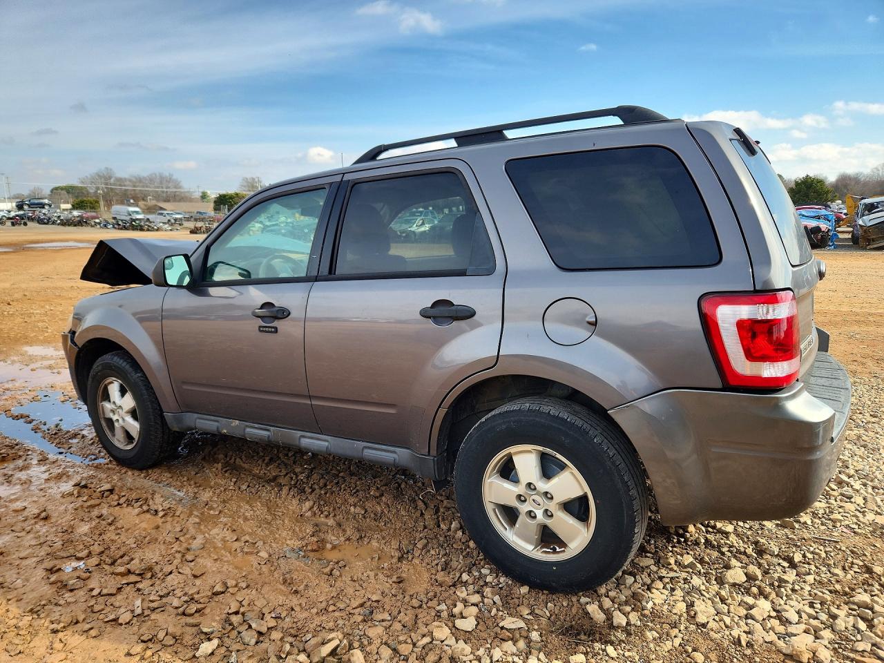 2011 FORD ESCAPE XLT photo 2
