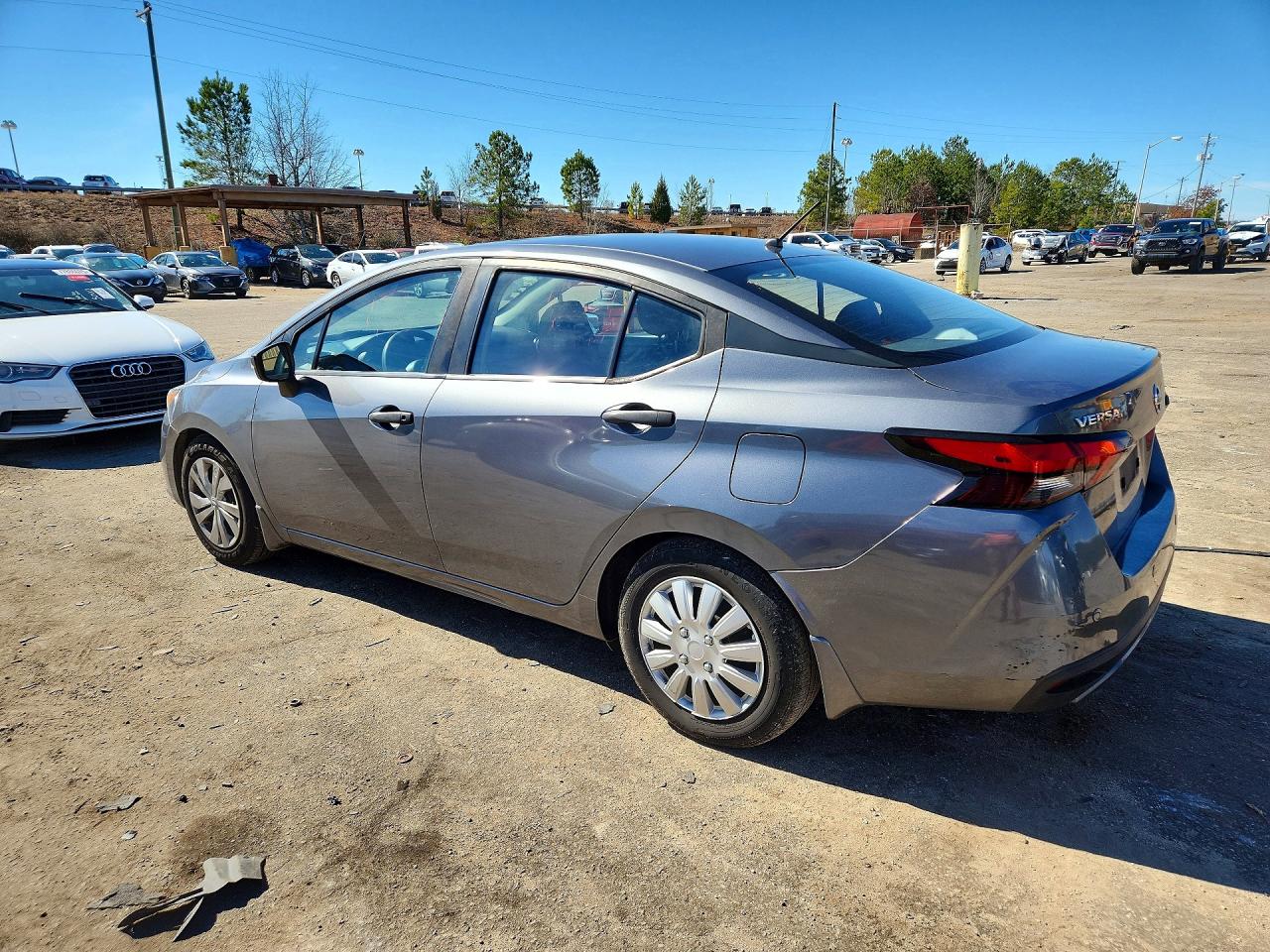 2020 NISSAN VERSA S photo 4