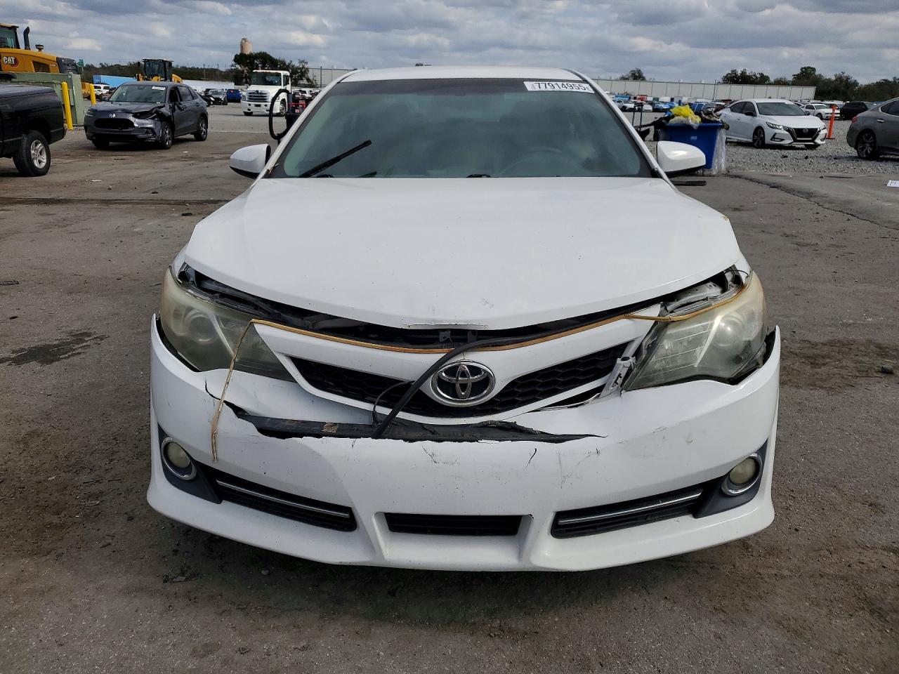 2013 TOYOTA CAMRY SE photo 5