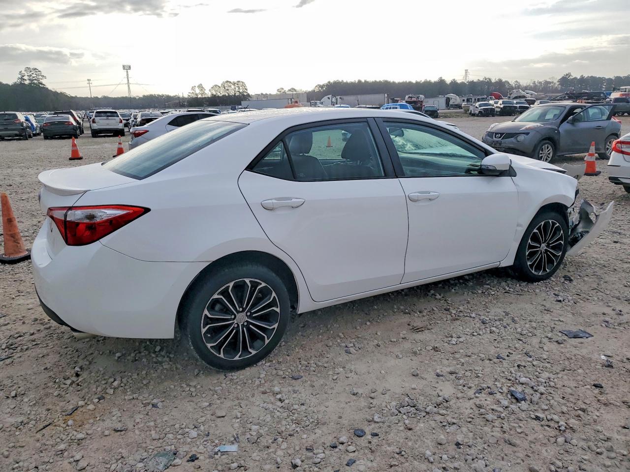 2016 TOYOTA COROLLA S PLUS photo 5