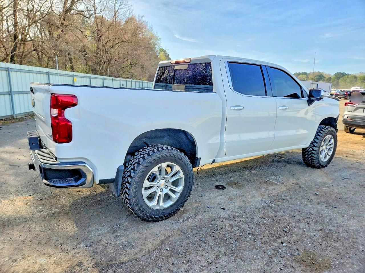 2025 CHEVROLET SILVERADO K1500 LTZ photo 3