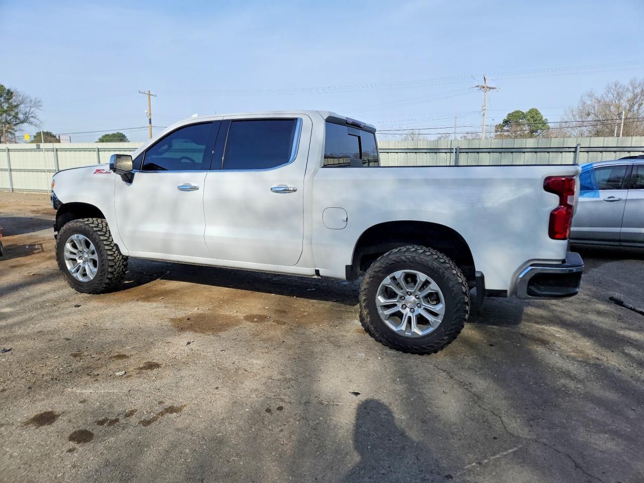 2025 CHEVROLET SILVERADO K1500 LTZ photo 2