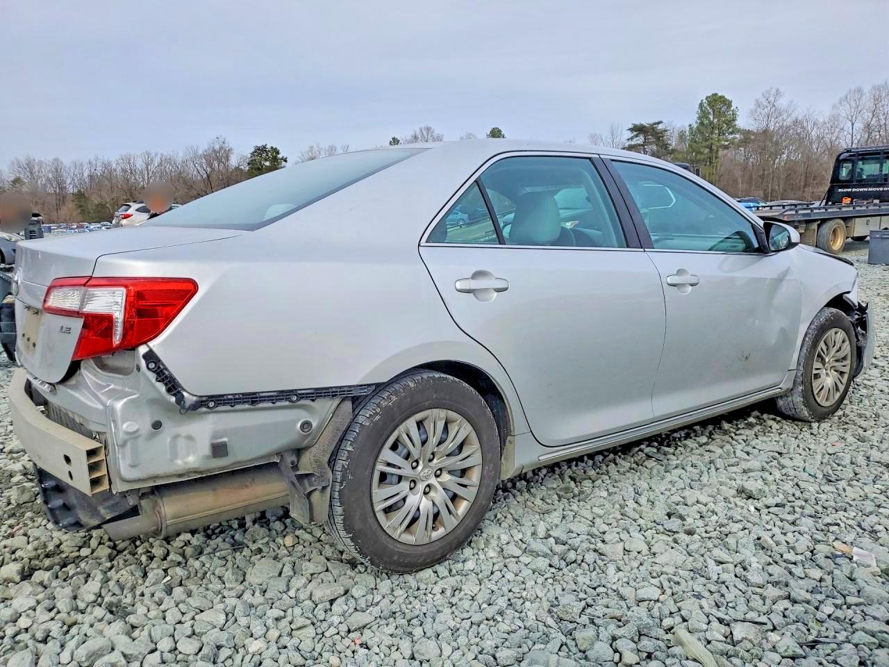 2014 TOYOTA CAMRY L photo 3