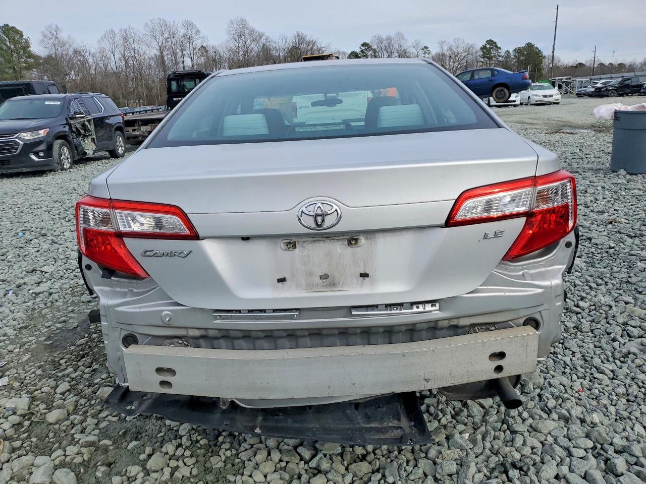 2014 TOYOTA CAMRY L photo 6