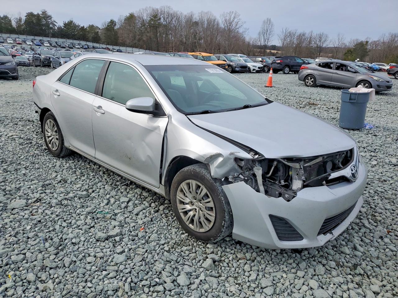 2014 TOYOTA CAMRY L photo 4
