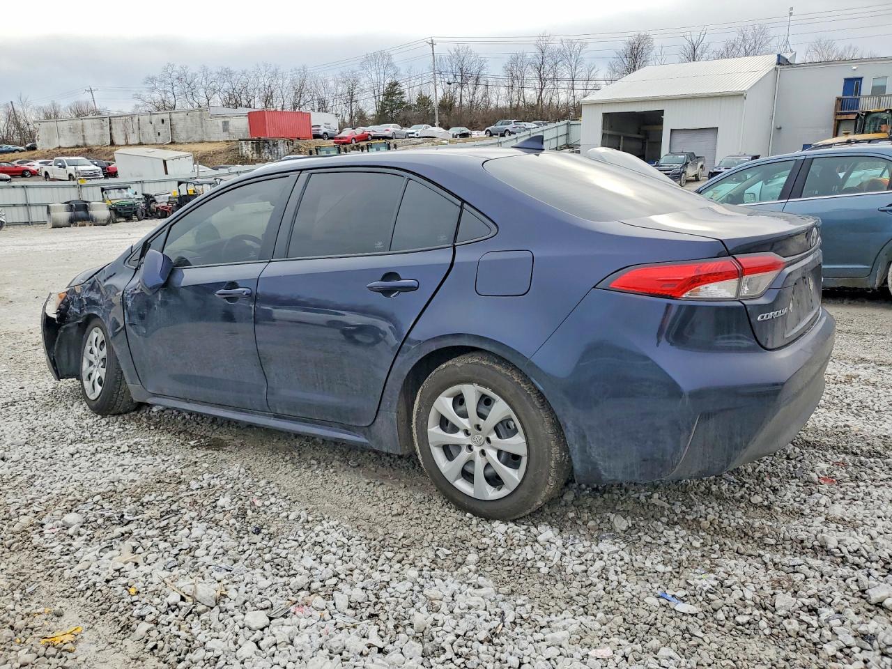 2023 TOYOTA COROLLA LE photo 3