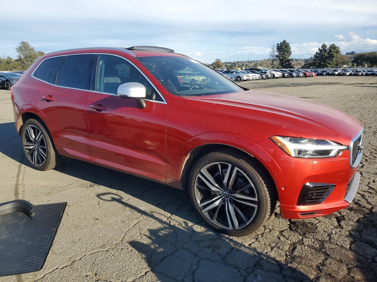 2019 VOLVO XC60 T8 R-DESIGN photo 4