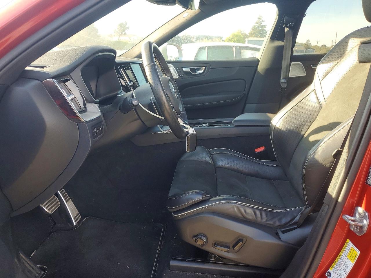 2019 VOLVO XC60 T8 R-DESIGN photo 7