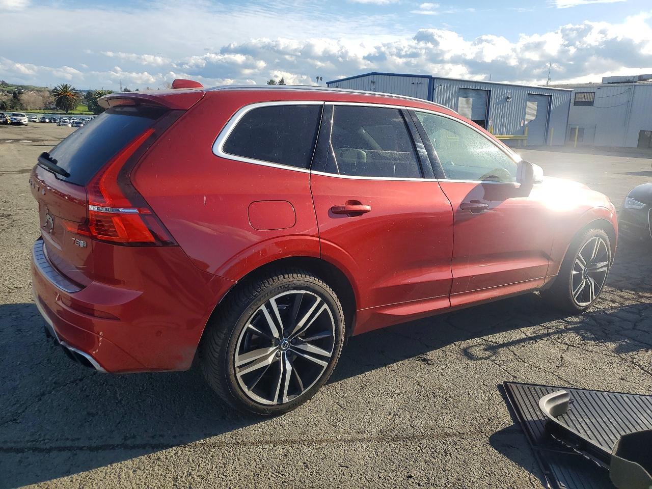 2019 VOLVO XC60 T8 R-DESIGN photo 3