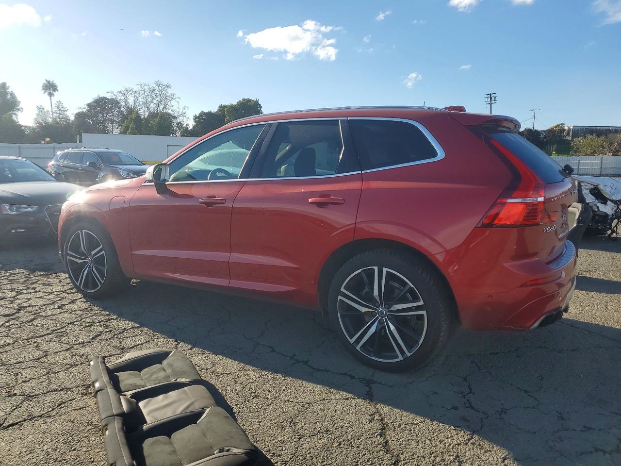 2019 VOLVO XC60 T8 R-DESIGN photo 2