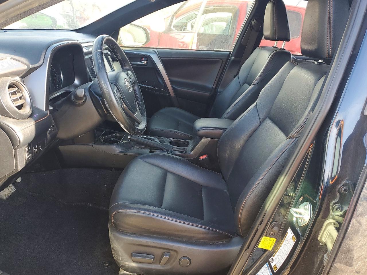 2018 TOYOTA RAV4 SE photo 7