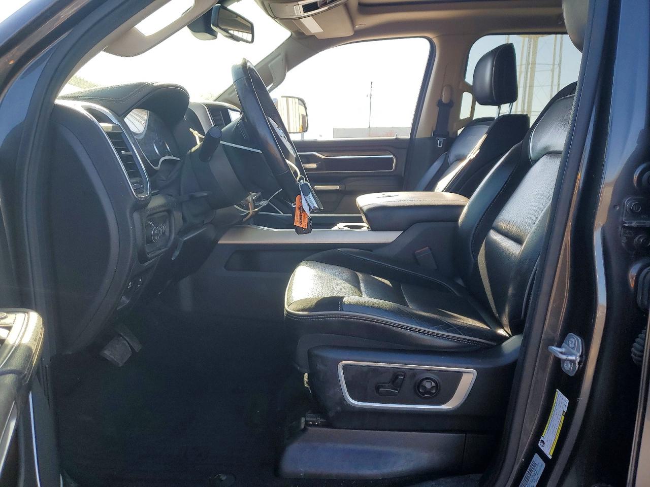2019 RAM 1500 LARAMIE photo 13