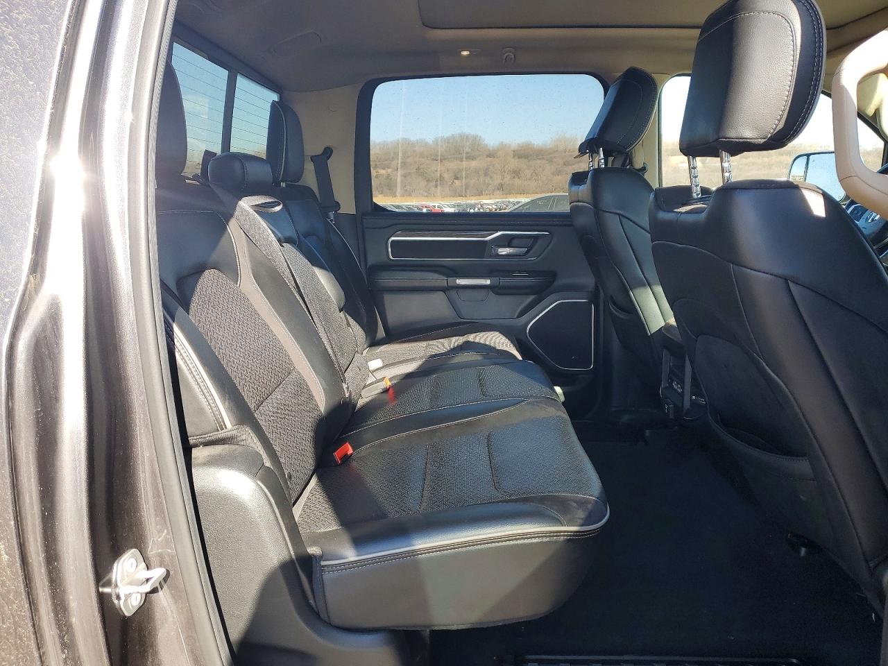 2019 RAM 1500 LARAMIE photo 19