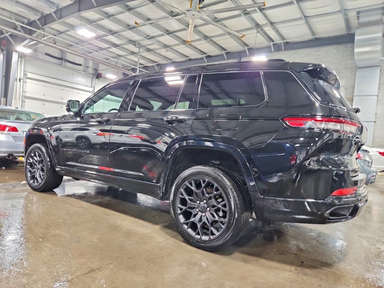 2024 JEEP GRAND CHEROKEE L SUMMIT photo 3