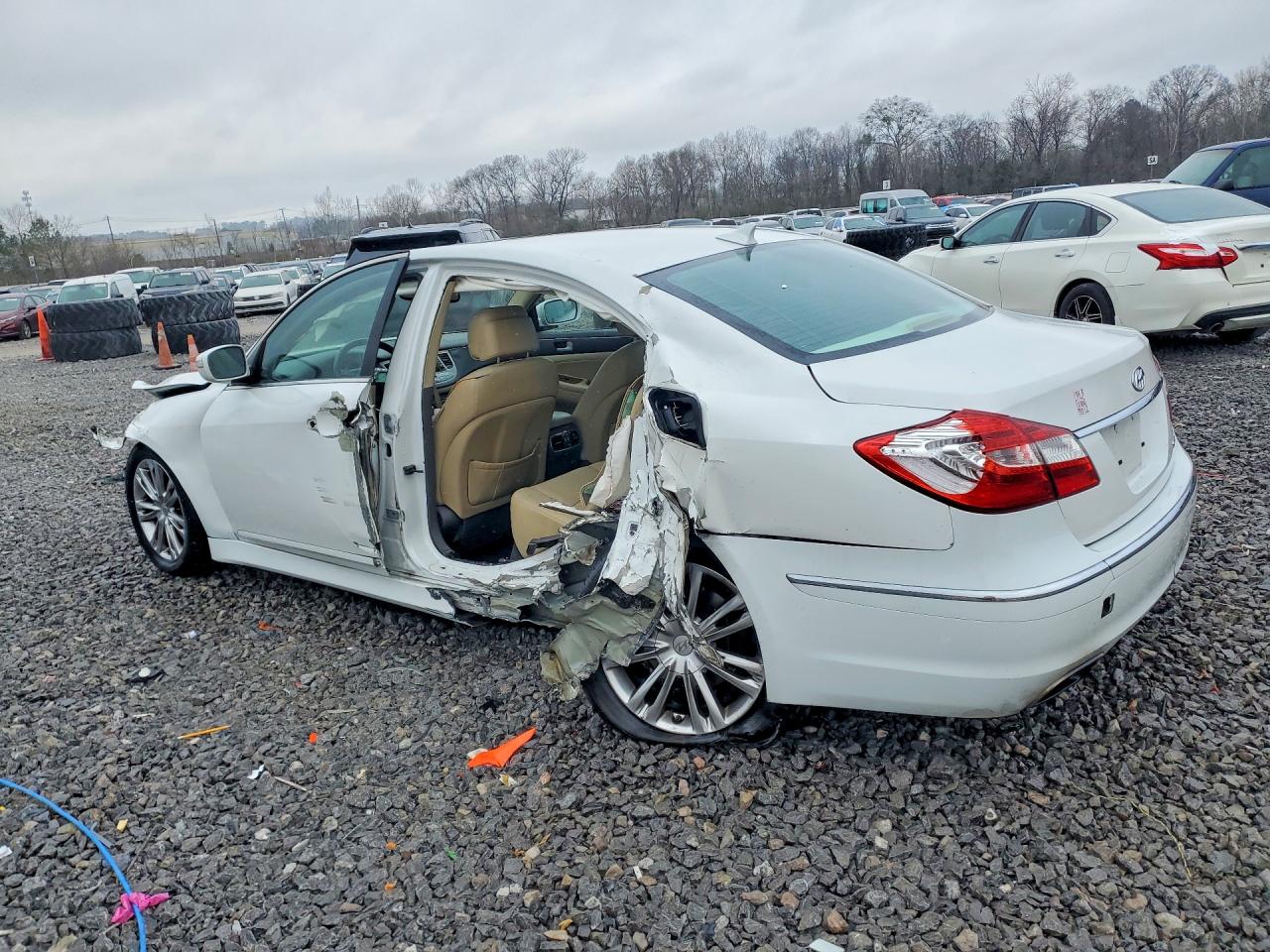 2013 HYUNDAI GENESIS 3.8L photo 2