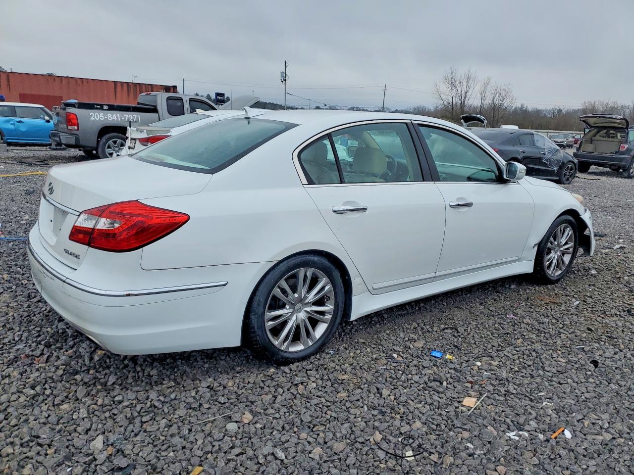 2013 HYUNDAI GENESIS 3.8L photo 3