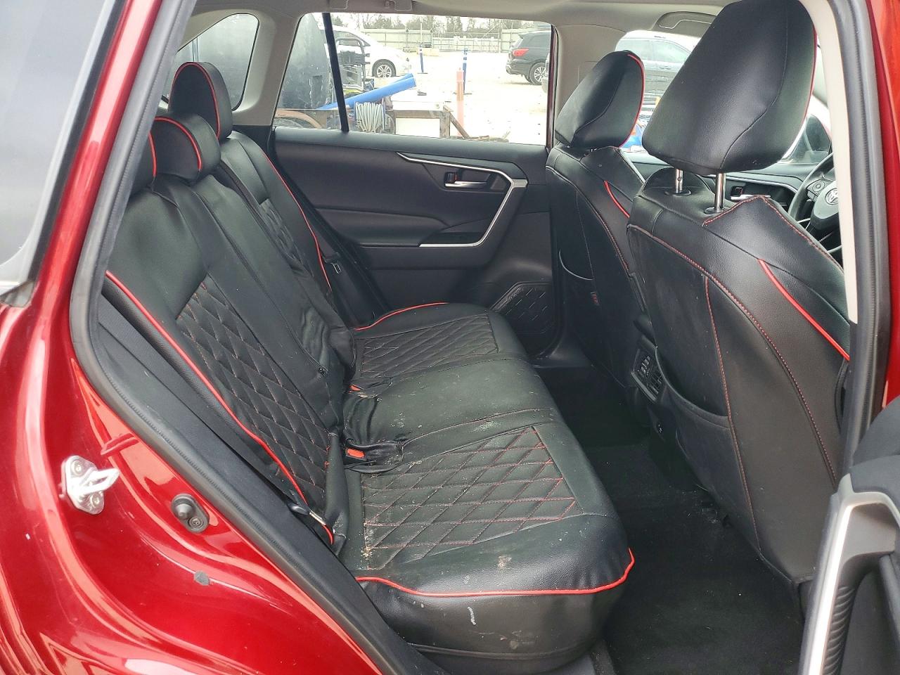2021 TOYOTA RAV4 XLE photo 19