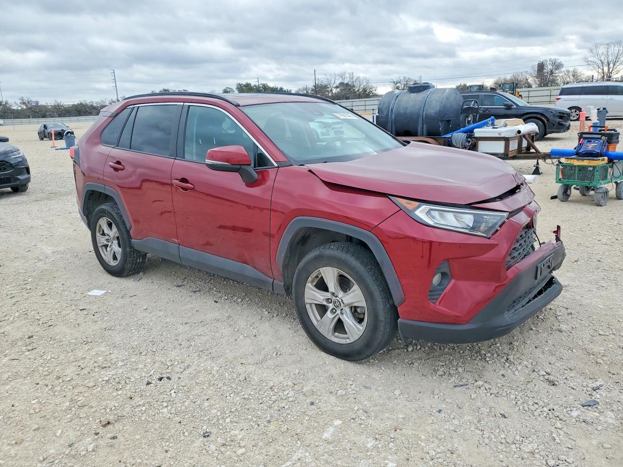 2021 TOYOTA RAV4 XLE photo 7