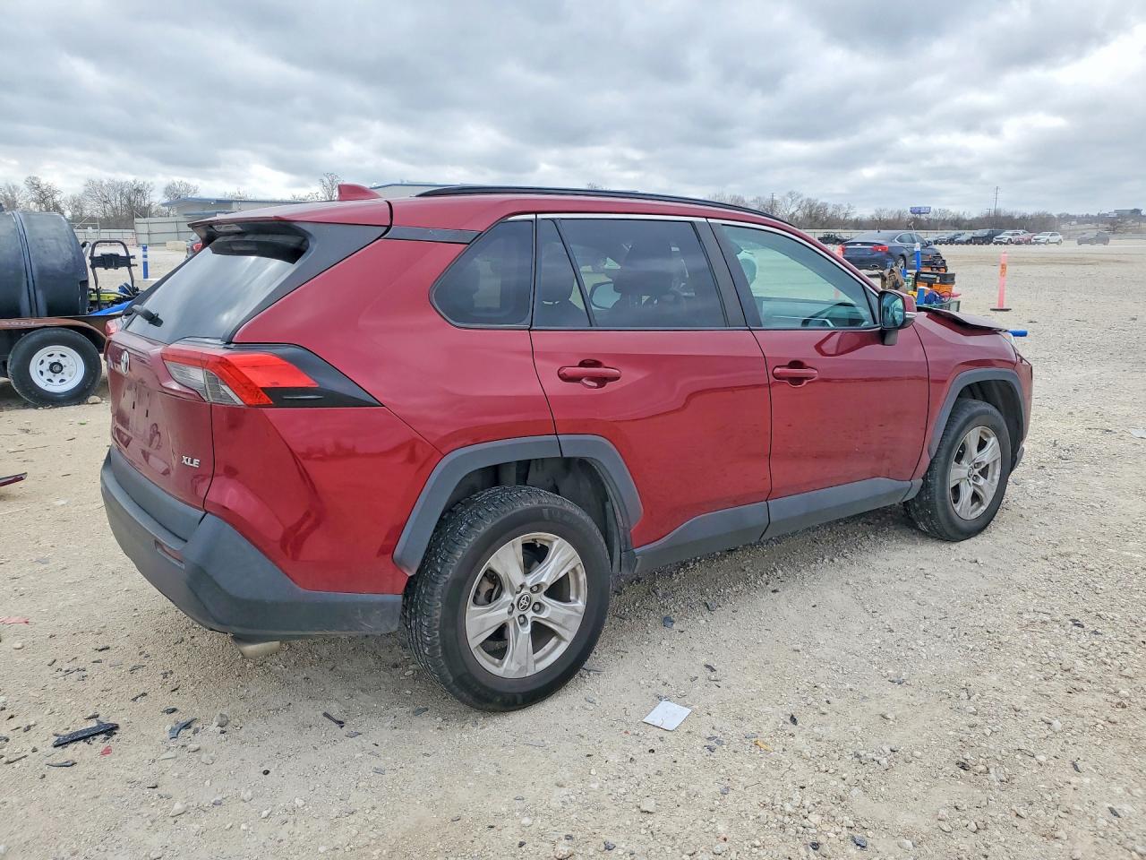2021 TOYOTA RAV4 XLE photo 5