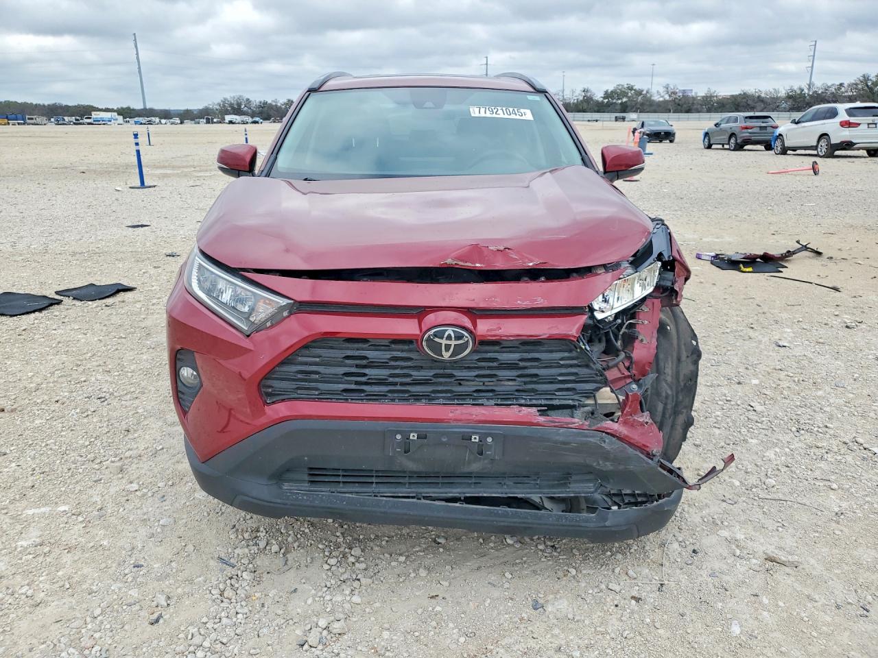 2021 TOYOTA RAV4 XLE photo 9