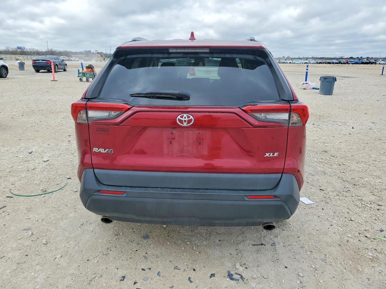 2021 TOYOTA RAV4 XLE photo 11