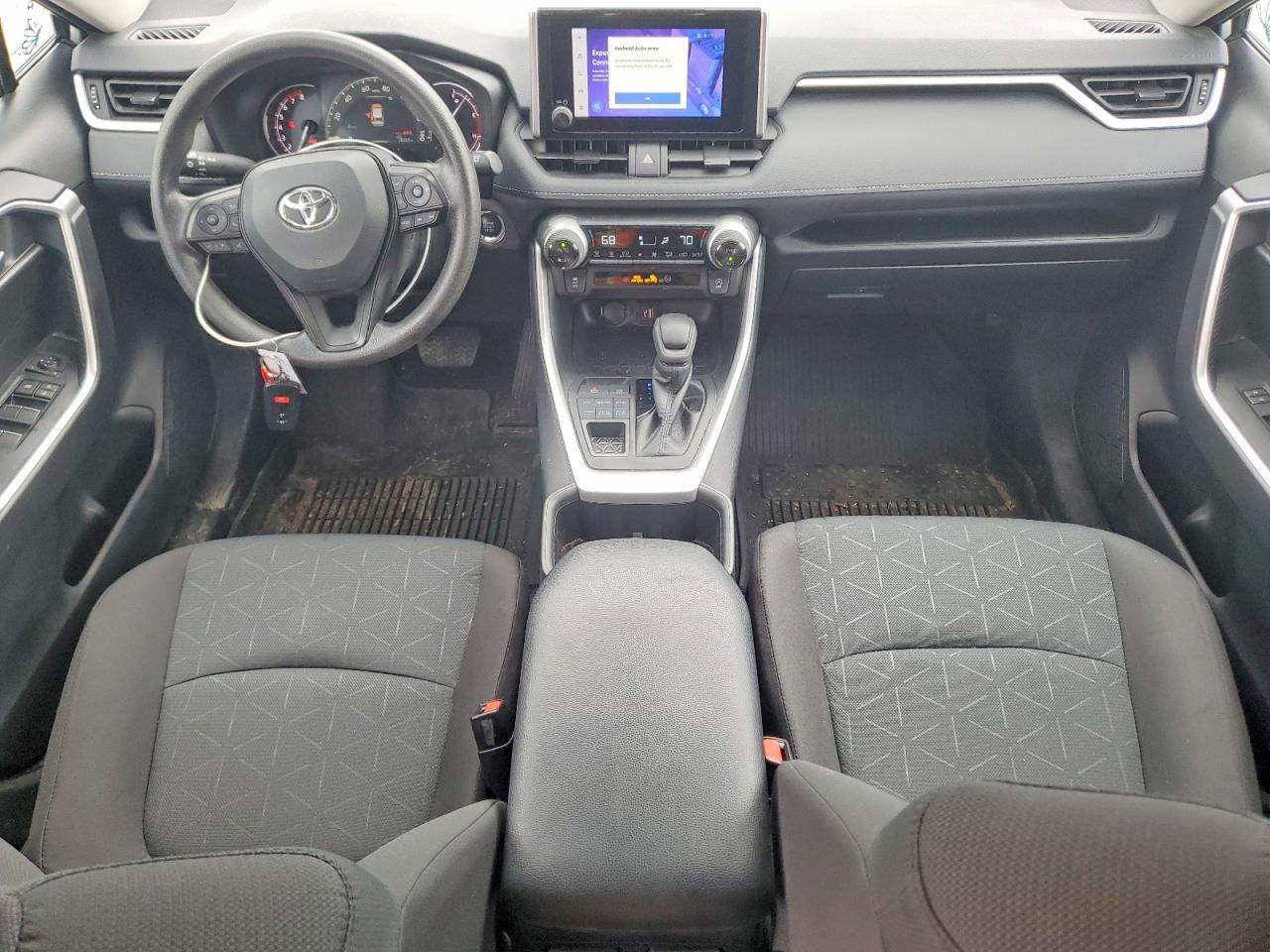 2024 TOYOTA RAV4 XLE photo 8