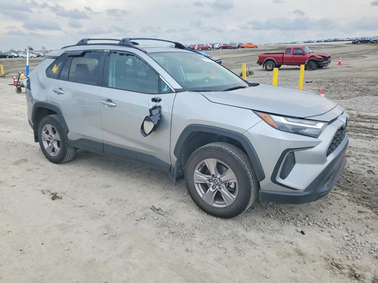 2024 TOYOTA RAV4 XLE photo 4