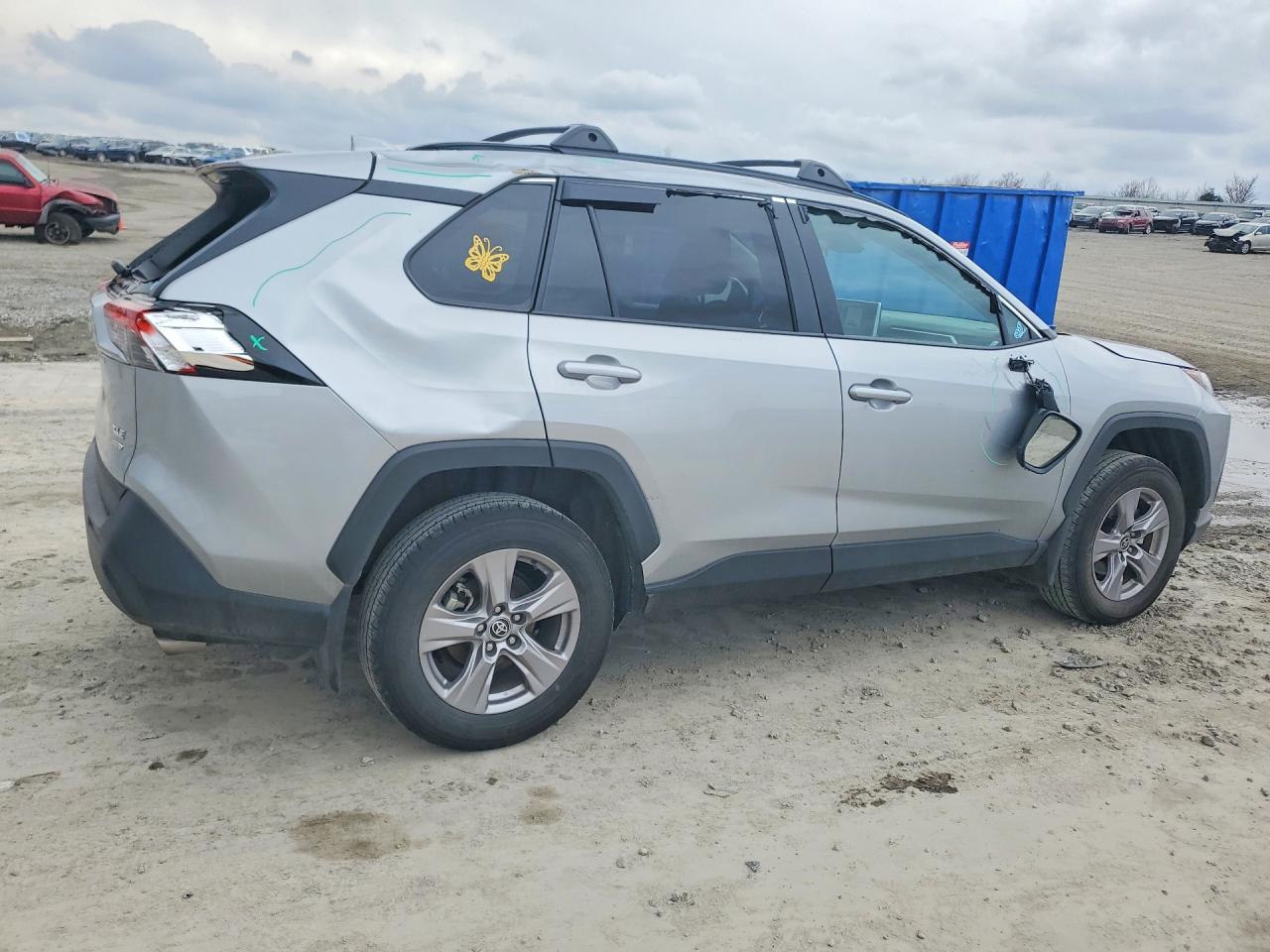 2024 TOYOTA RAV4 XLE photo 3