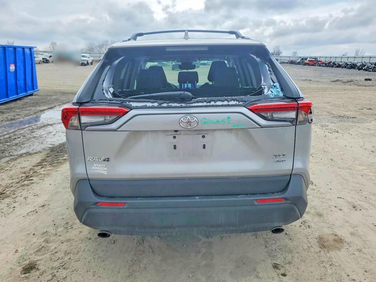 2024 TOYOTA RAV4 XLE photo 6