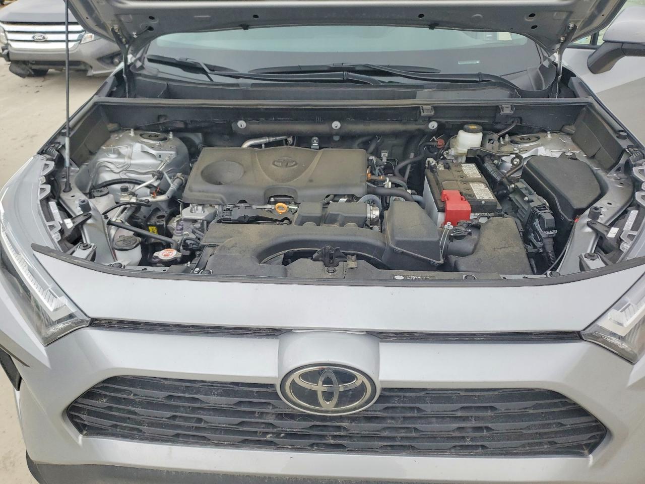2024 TOYOTA RAV4 XLE photo 12