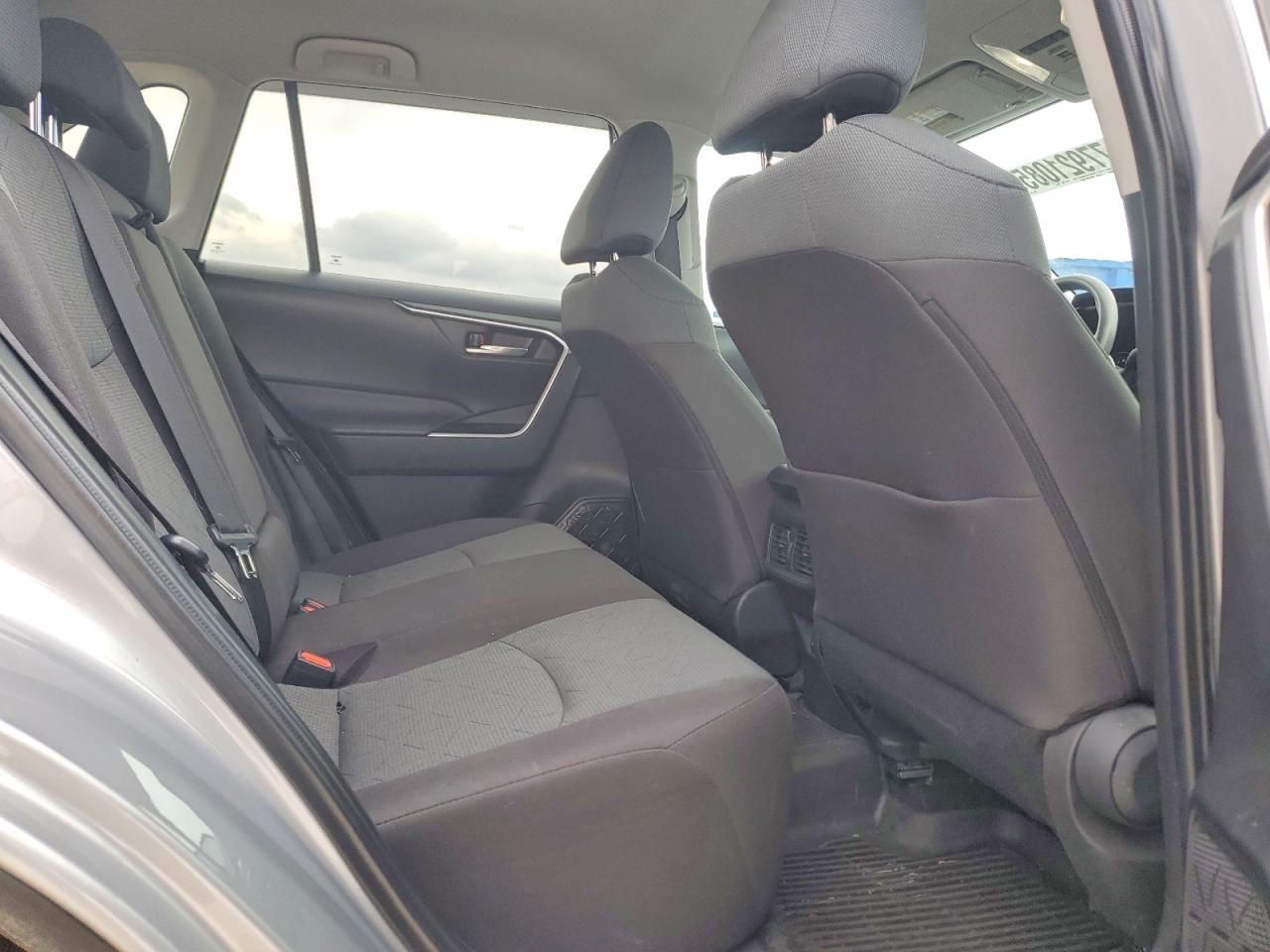 2024 TOYOTA RAV4 XLE photo 11