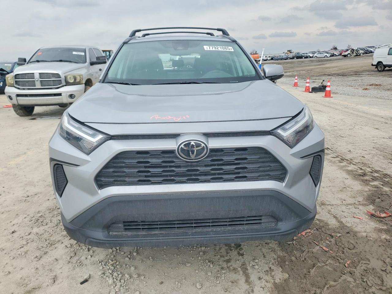 2024 TOYOTA RAV4 XLE photo 5