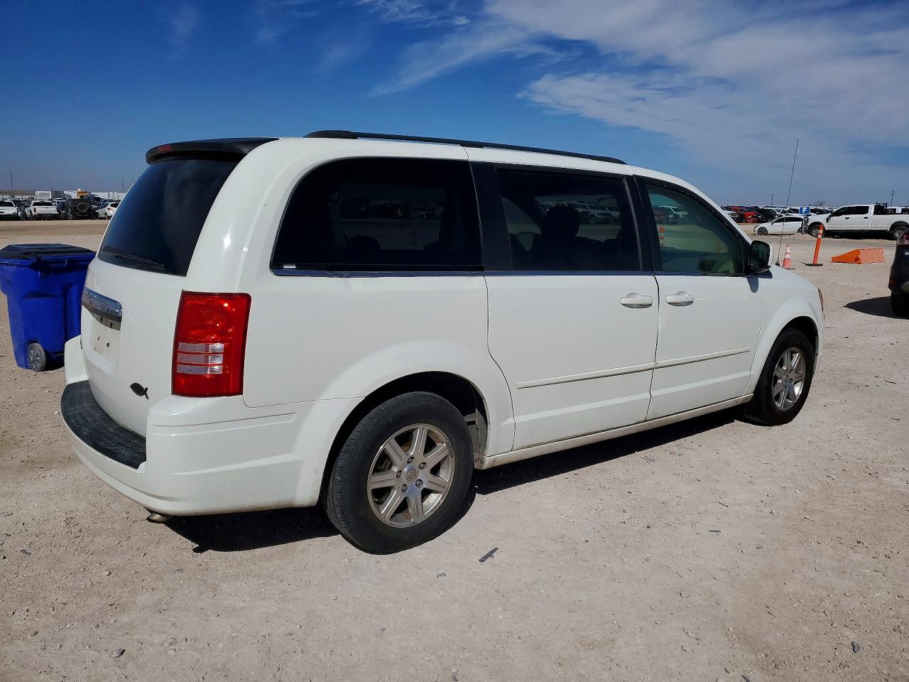 2008 CHRYSLER TOWN & COUNTRY TOURING photo 3