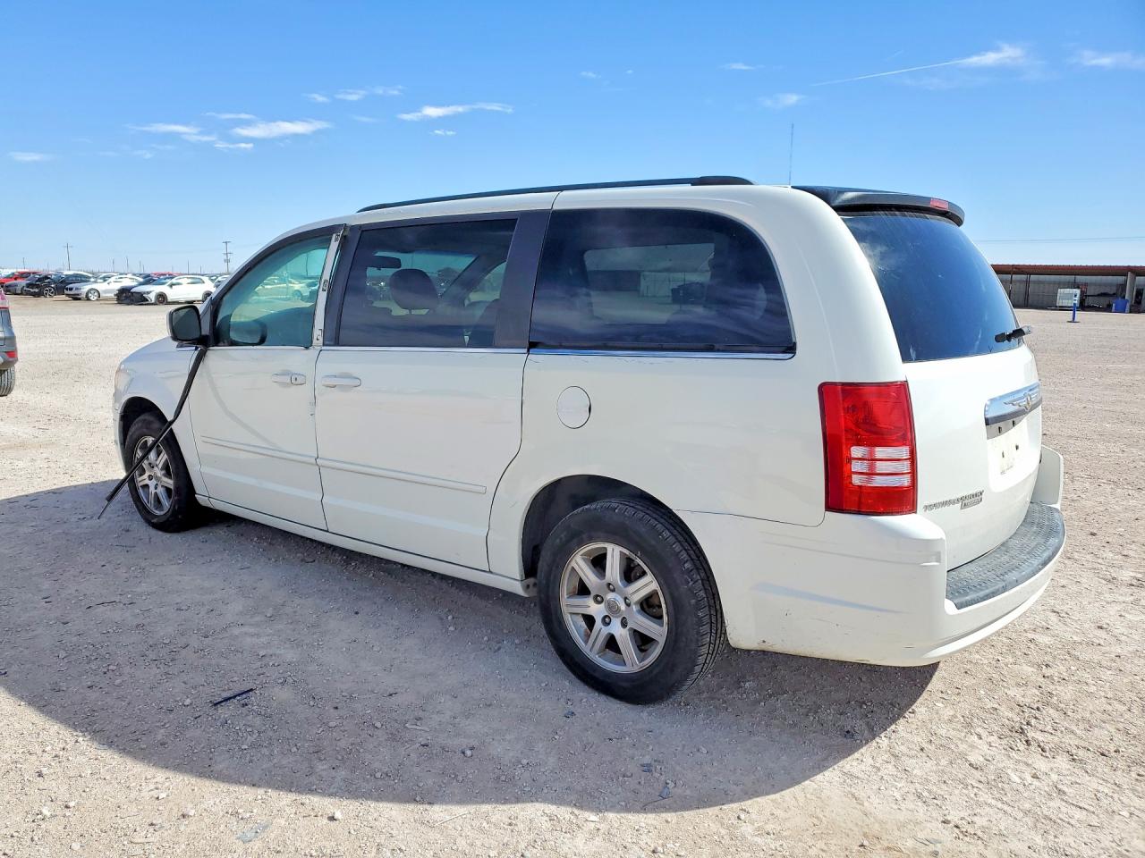 2008 CHRYSLER TOWN & COUNTRY TOURING photo 2