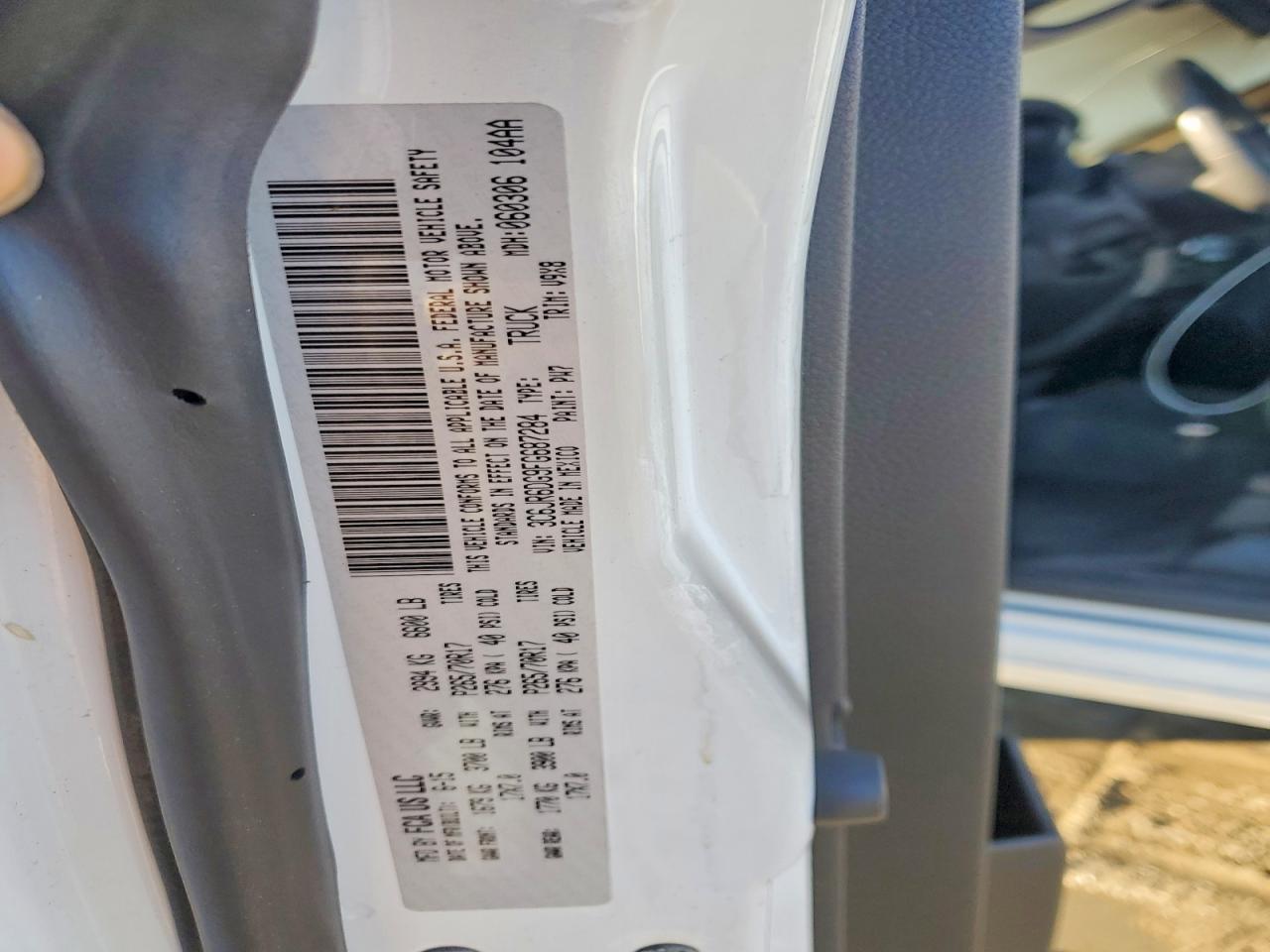 2015 RAM 1500 ST photo 23