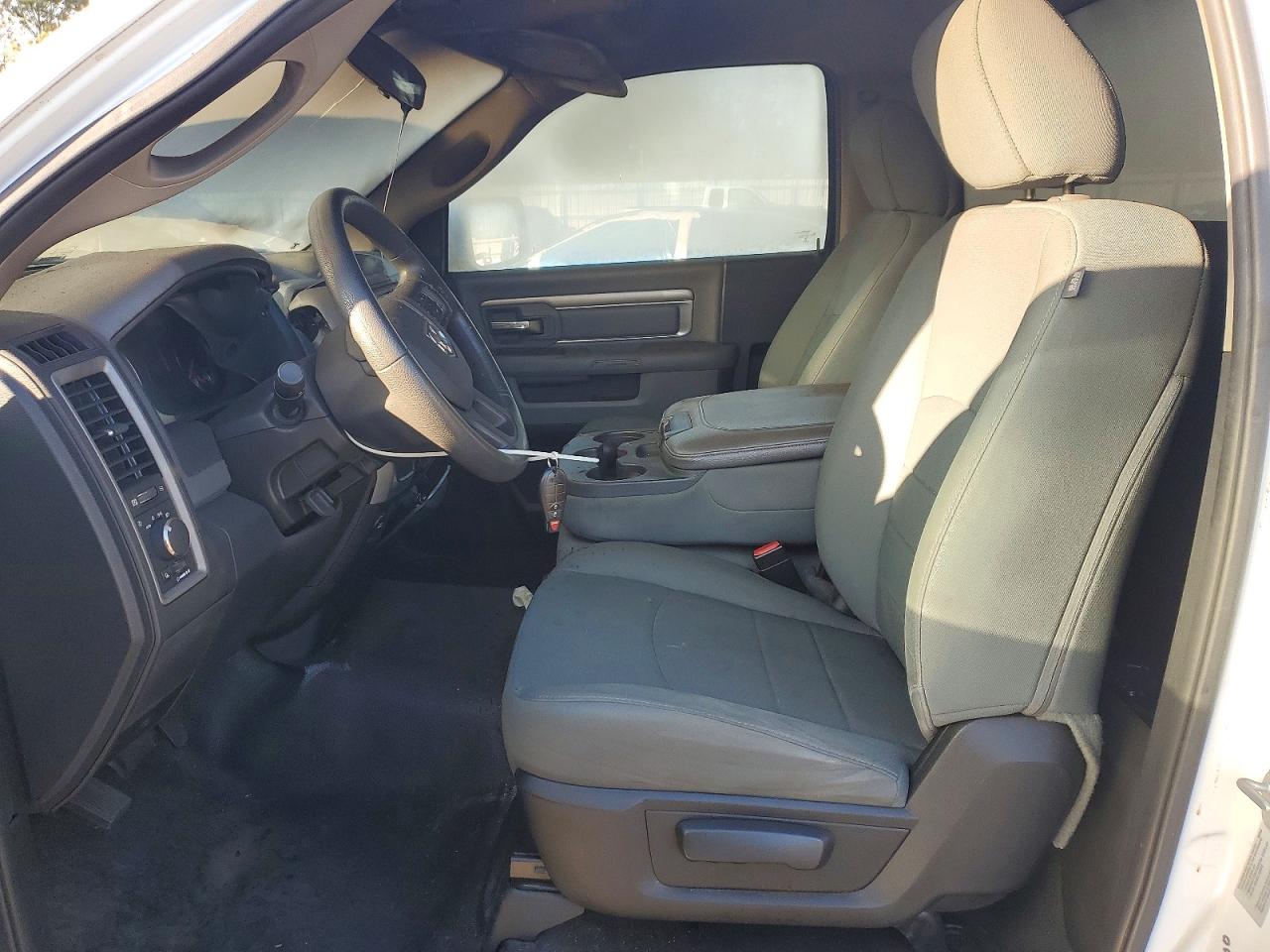 2015 RAM 1500 ST photo 13