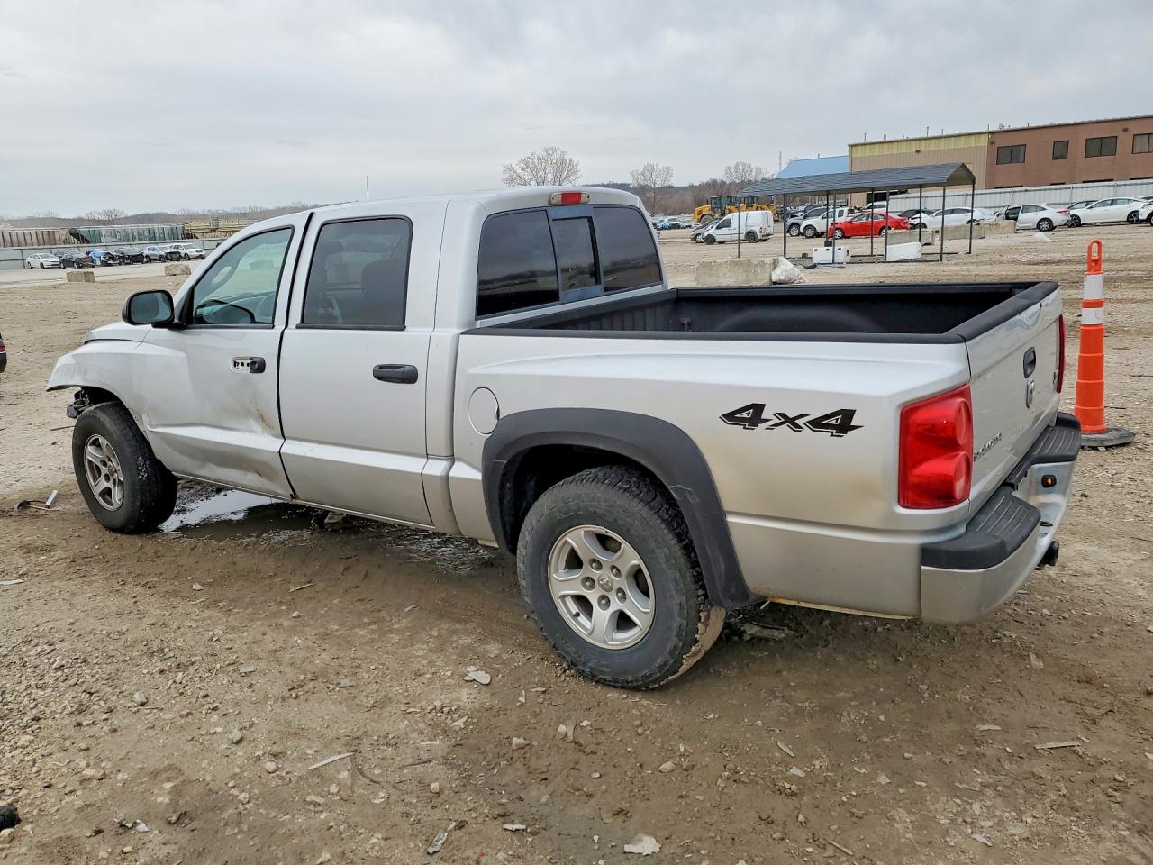 2005 DODGE DAKOTA QUAD LARAMIE photo 3