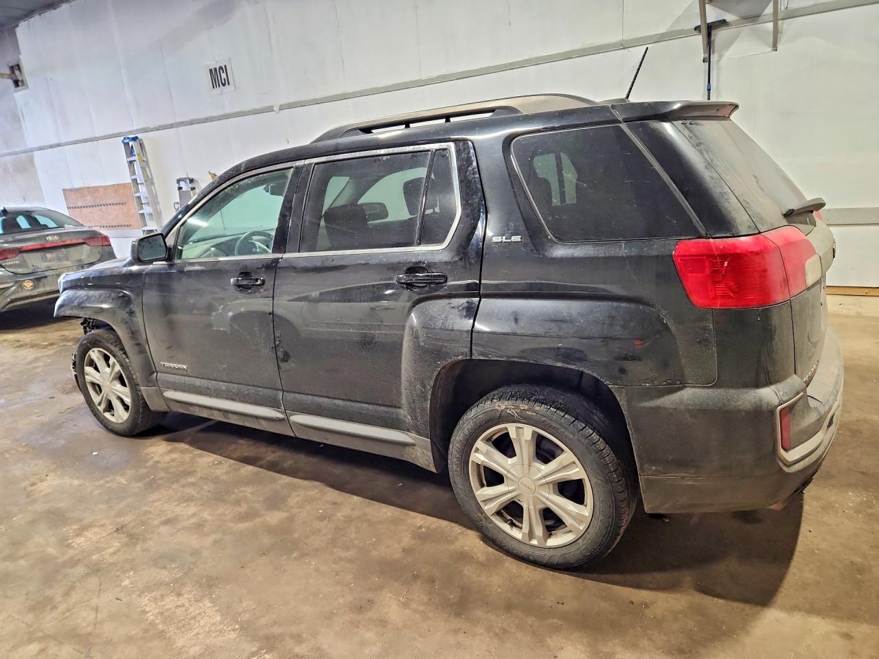 2017 GMC TERRAIN SLE photo 2