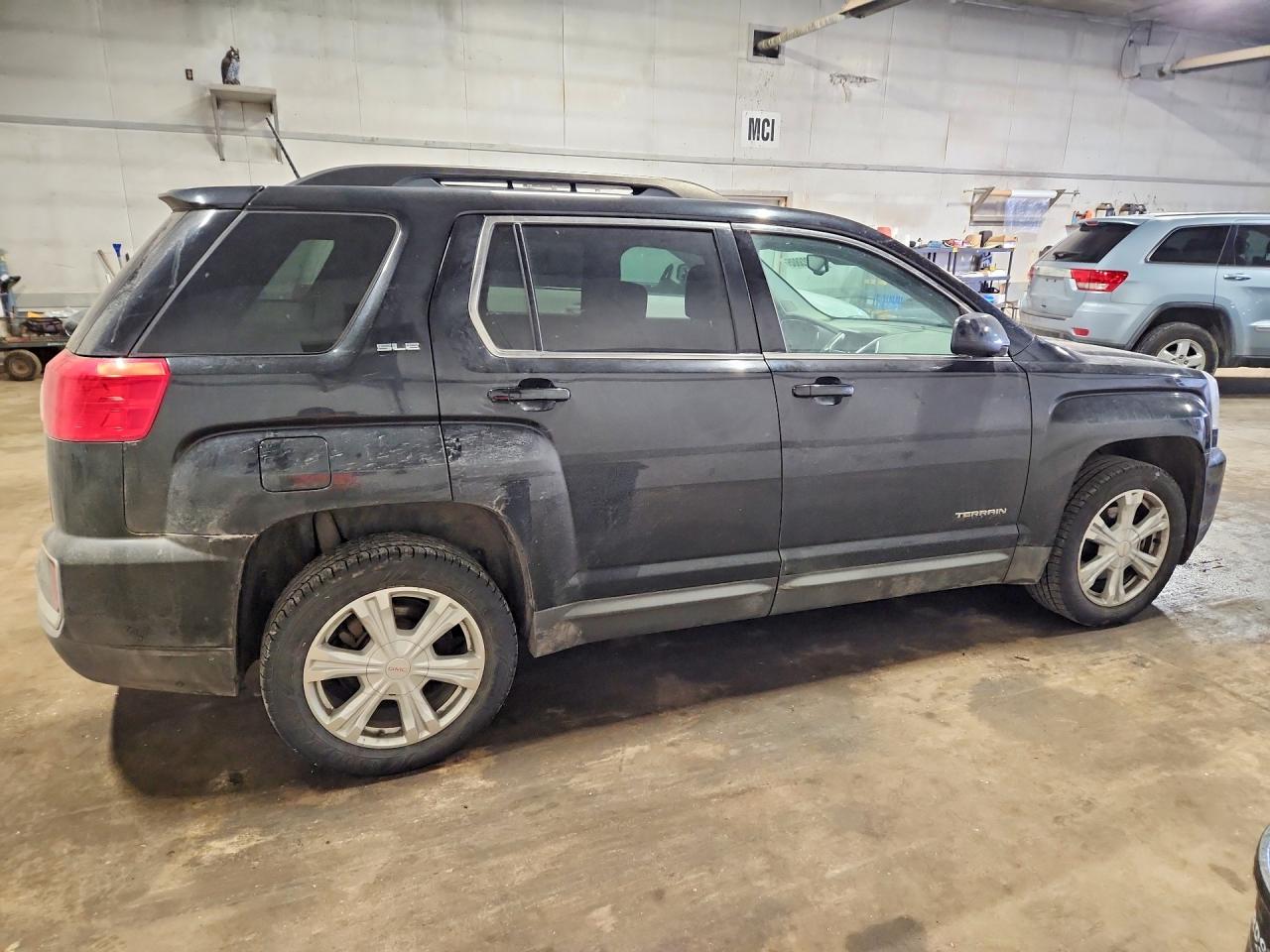 2017 GMC TERRAIN SLE photo 3