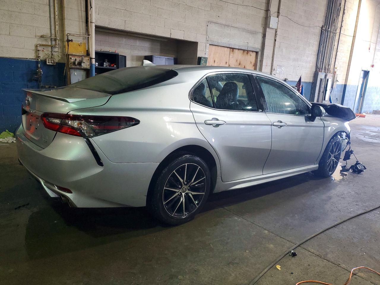 2022 TOYOTA CAMRY SE photo 3