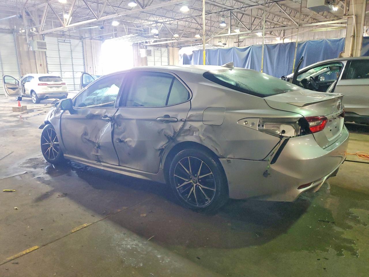 2022 TOYOTA CAMRY SE photo 2