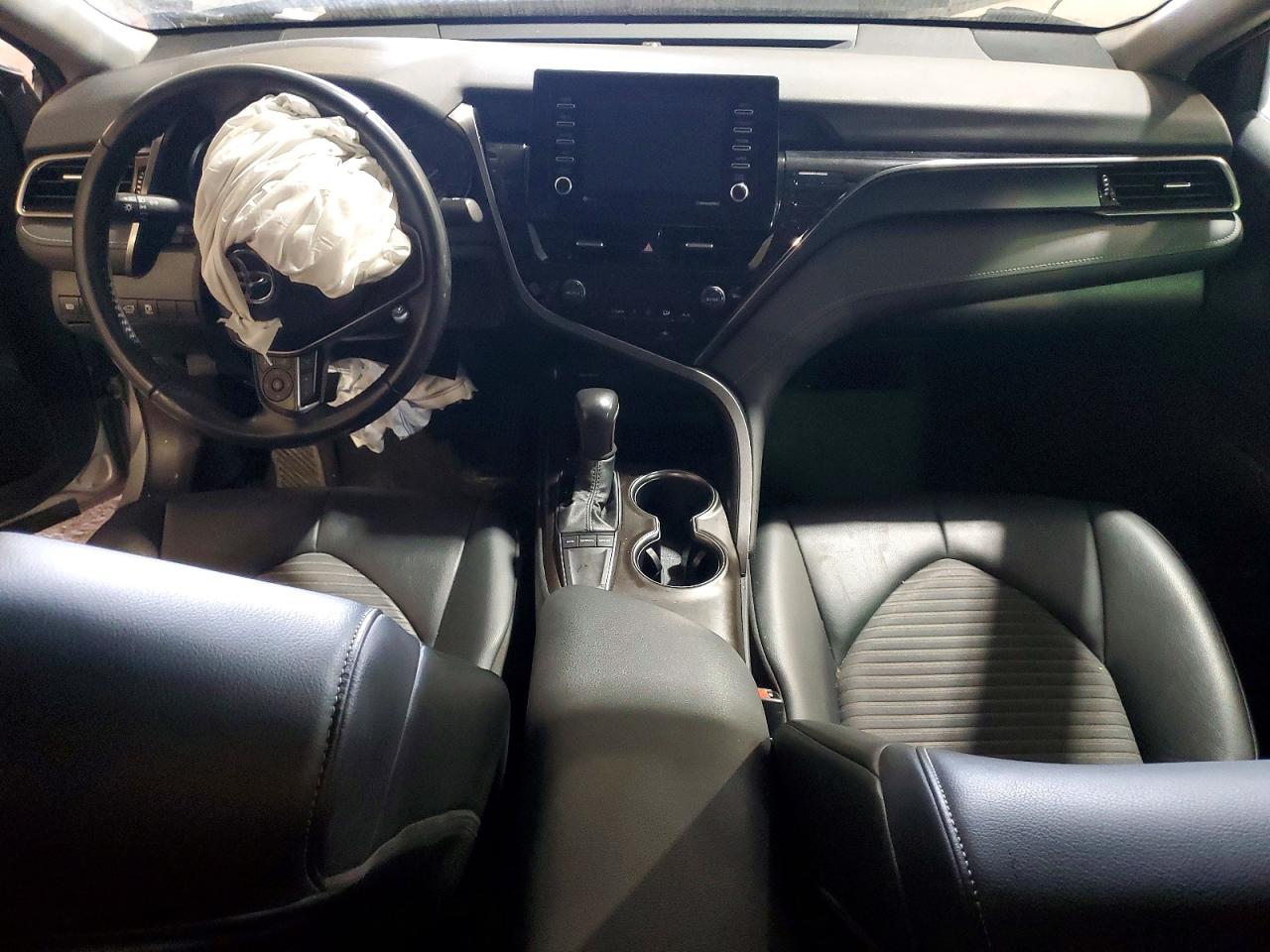 2022 TOYOTA CAMRY SE photo 8