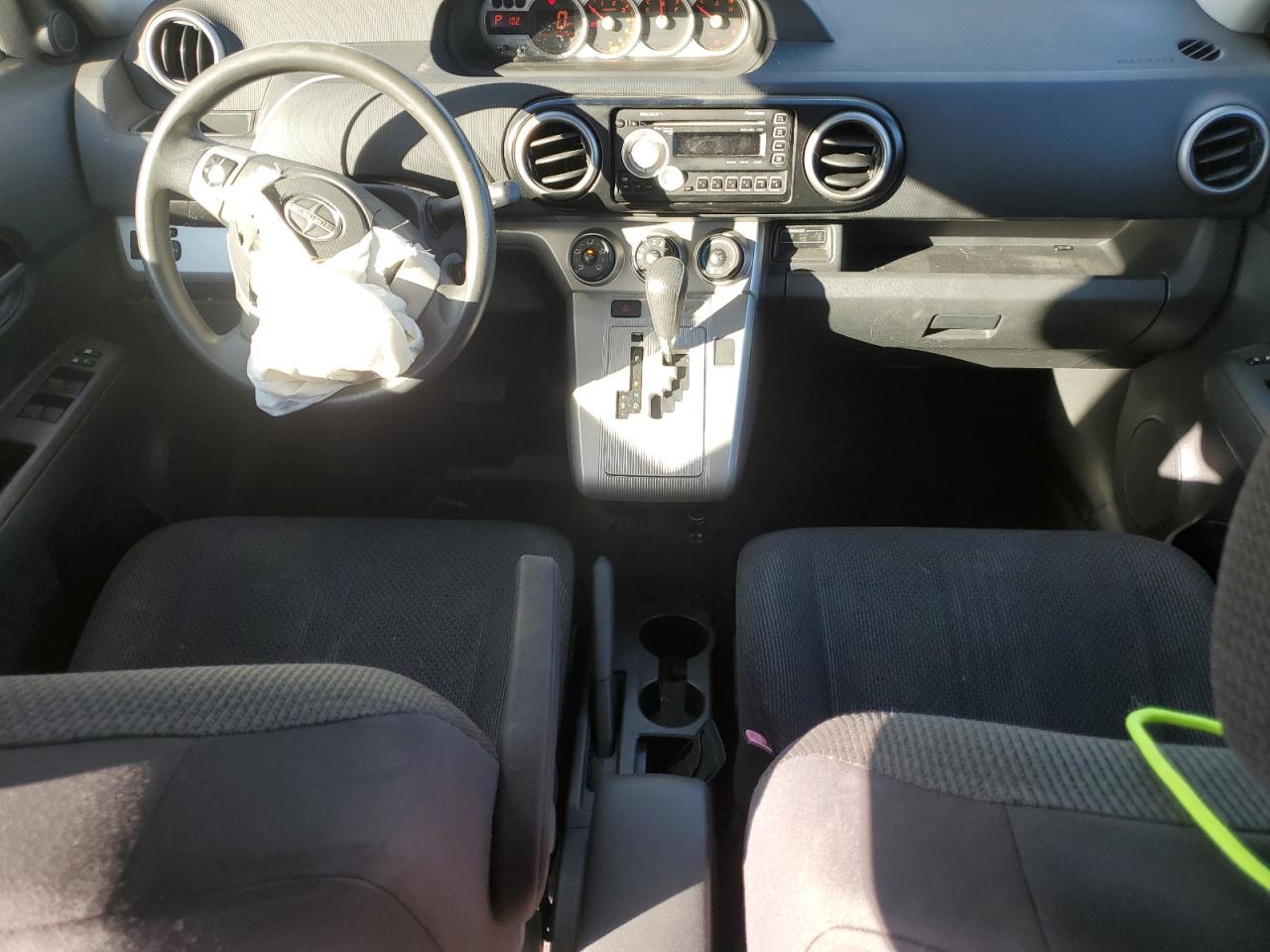 2010 TOYOTA SCION photo 15